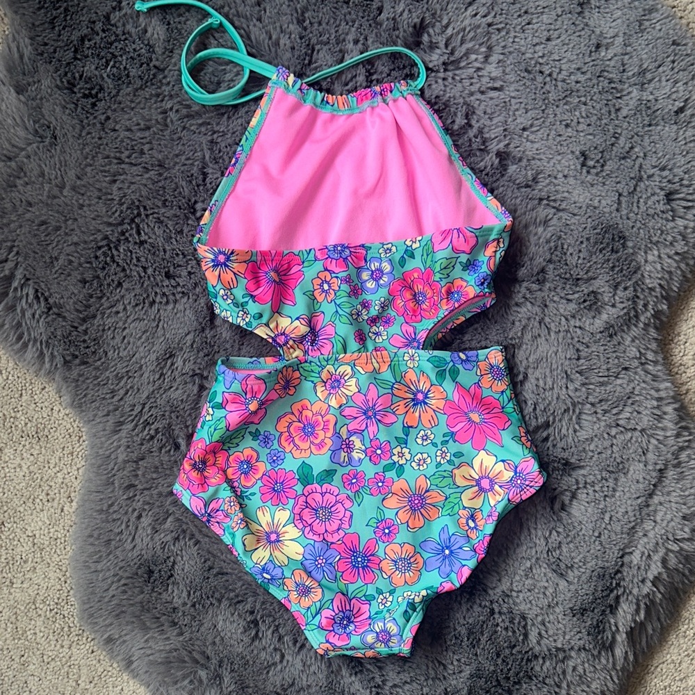 Girls Swimsuit Lot. 4 one-piece swimsuits. Size 6X / 6/7. - Picture 9 of 9